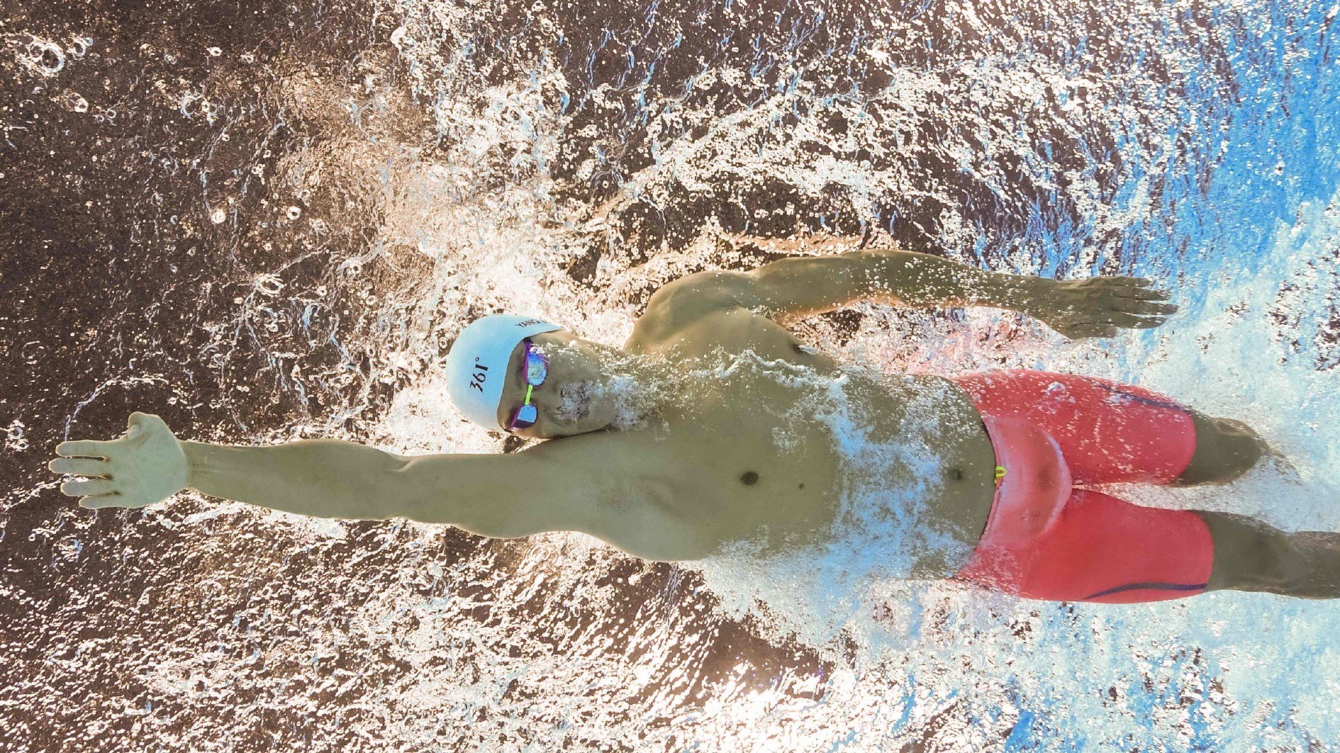 万乐天女子50米仰泳决赛强势出击,万乐天获女子50米仰泳季军